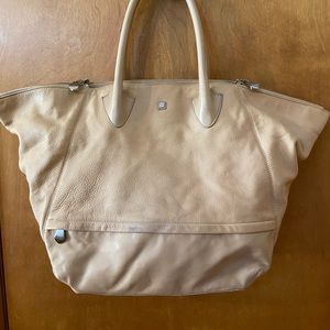 Pour le Victorie pebbled leather giant tote